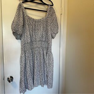 Old Navy Black and White Floral Smock Waste Dress EUC